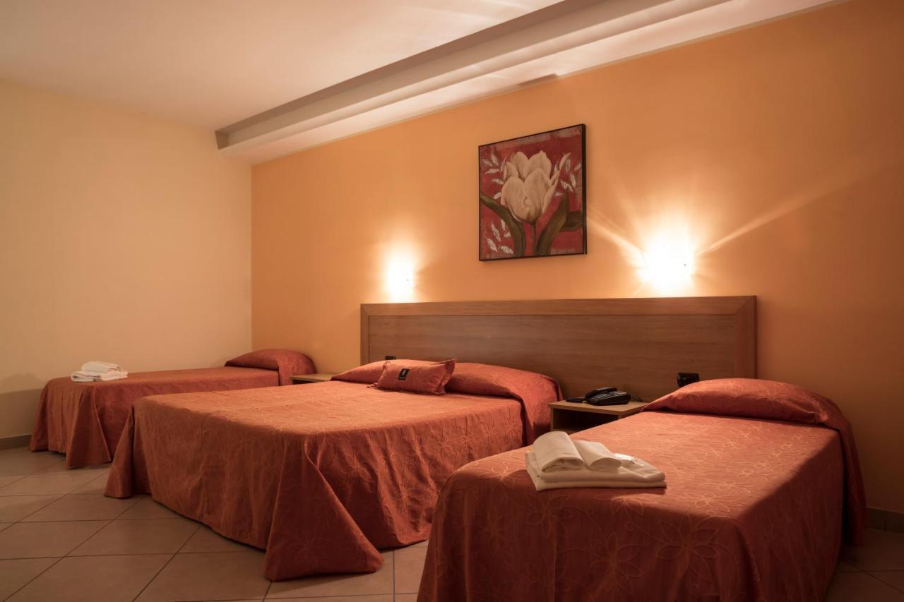 Manhattan Village Hotel Sulmona Extérieur photo